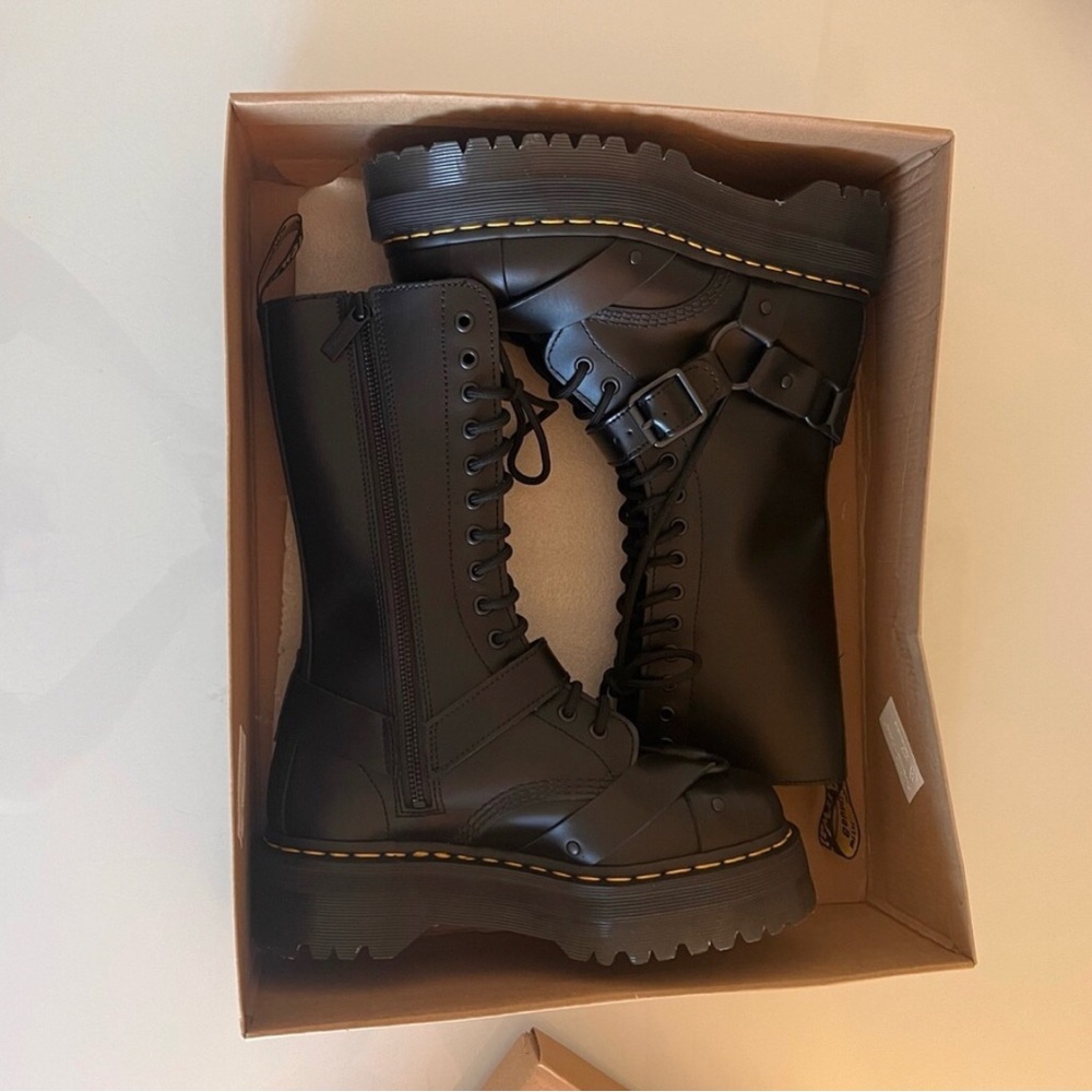 DR.MARTENS | Black 14 hole lace up biker moto fall winter Leather Boots - Picture 6 of 6